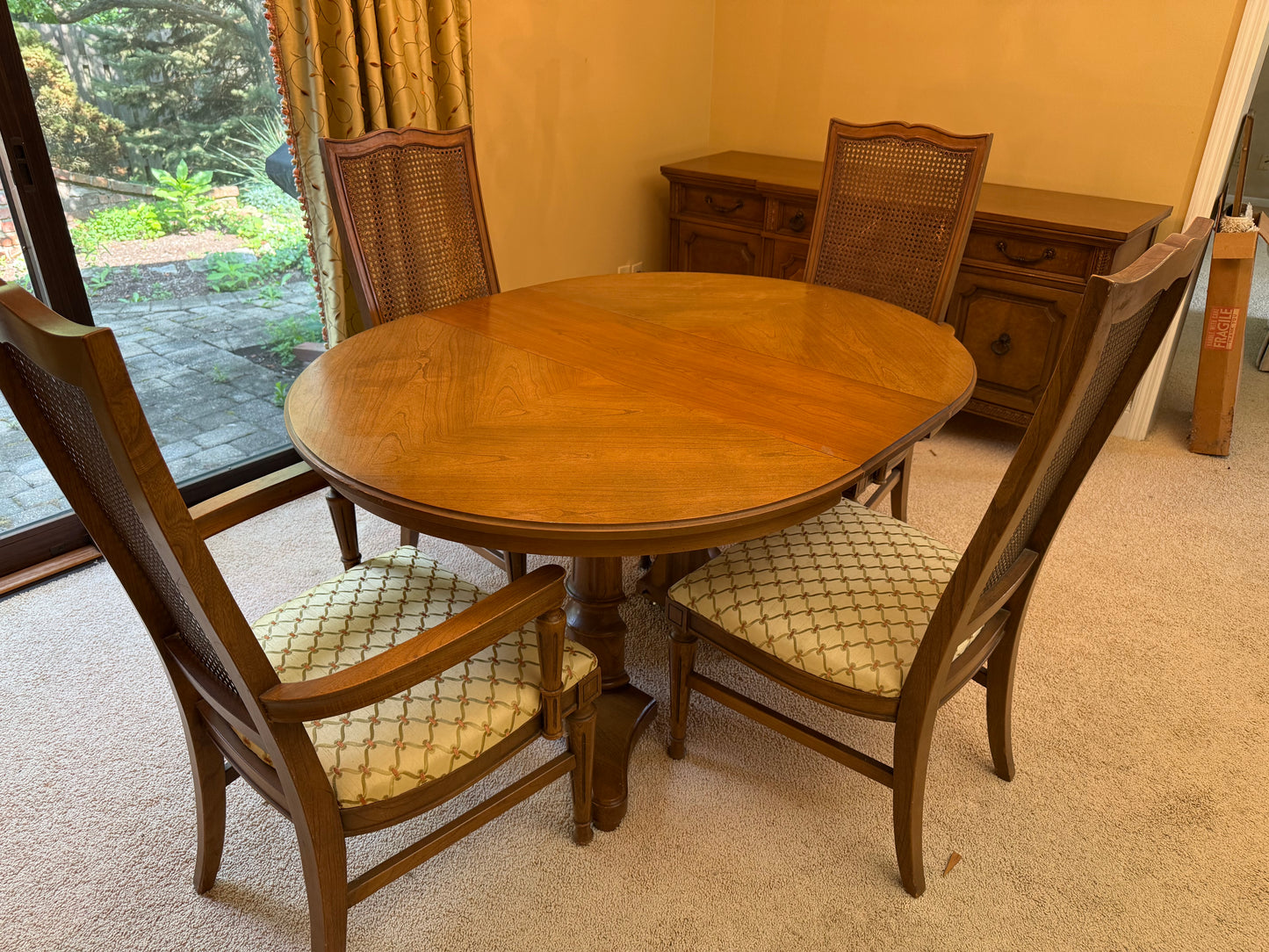 Vintage Dining Table w/4 Chairs