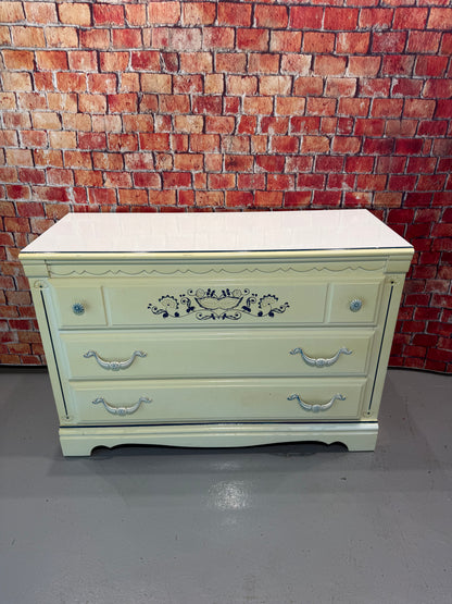 Lea Dresser
