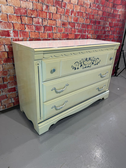 Lea Dresser