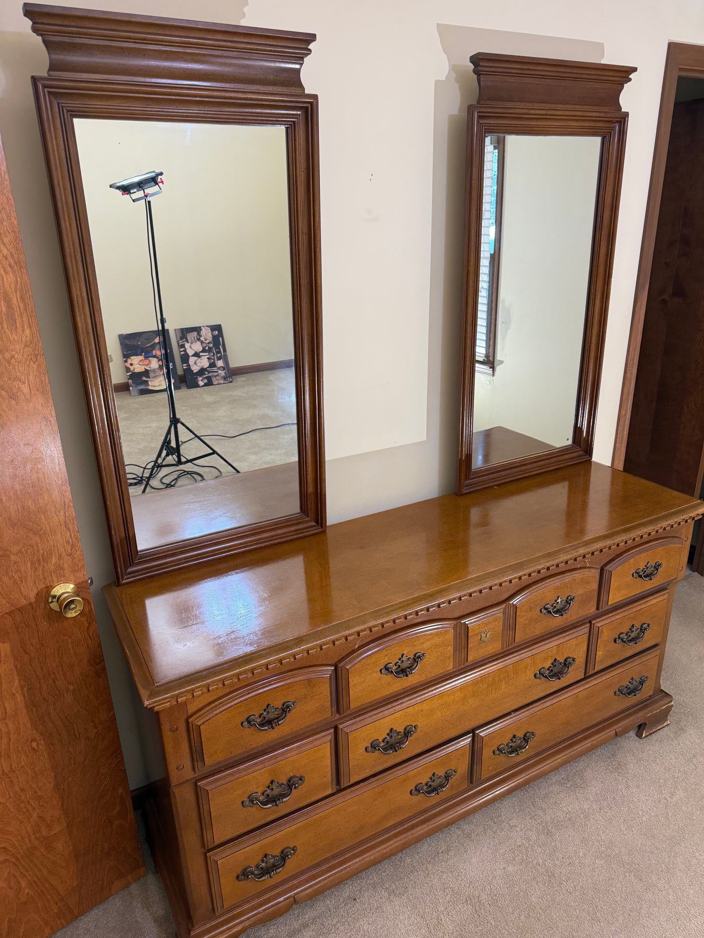 Bassett Dresser w/ 2 Mirrors
