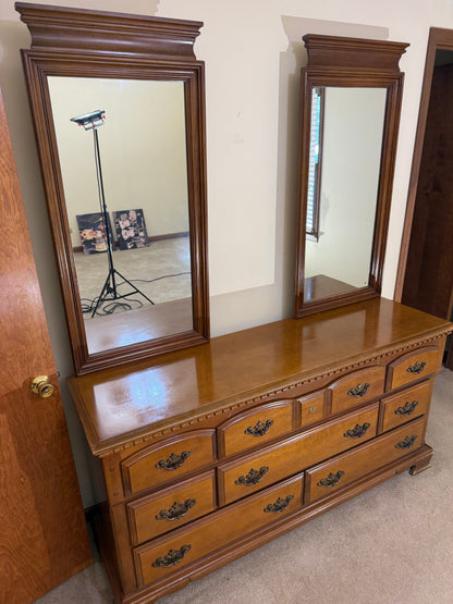 Bassett Dresser w/ 2 Mirrors
