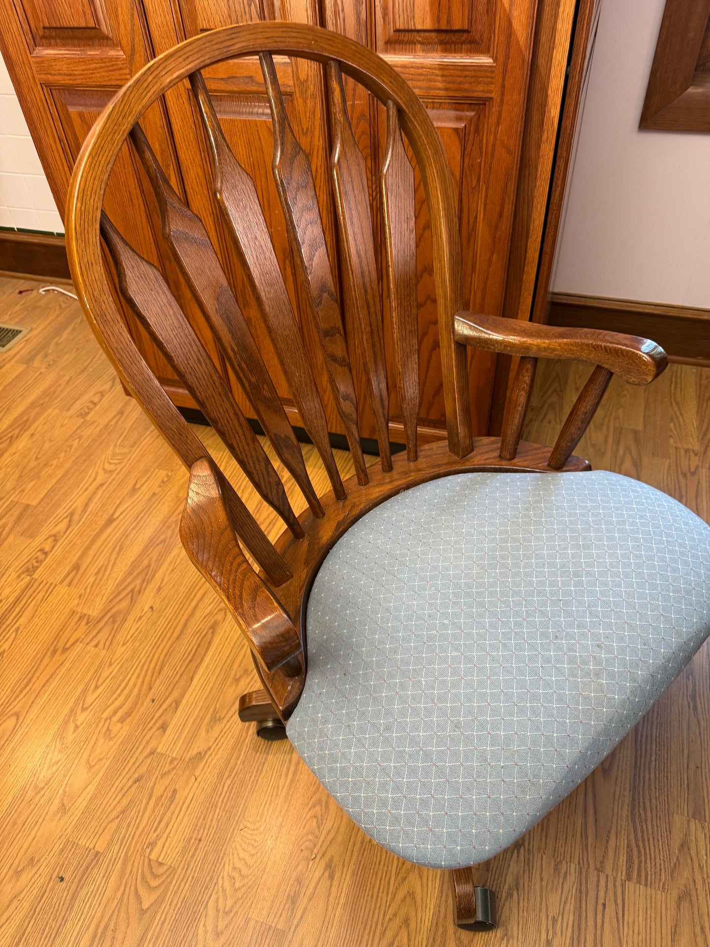 Dining Table & 6 Chairs w/ Wheels