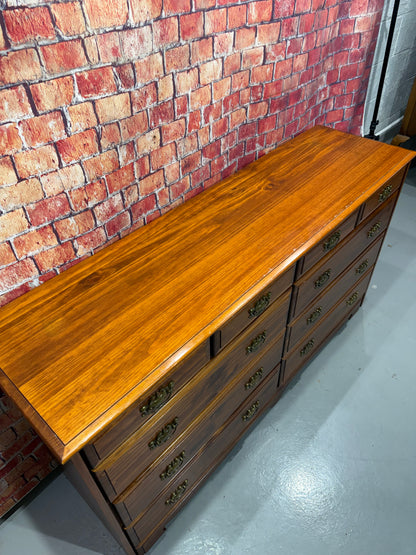 Dresser w/ 10 Drawers