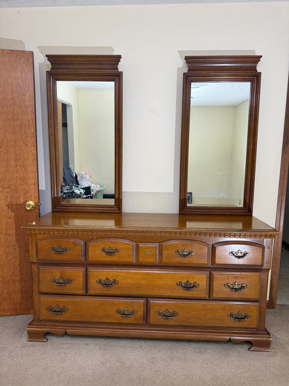 Bassett Dresser w/ 2 Mirrors