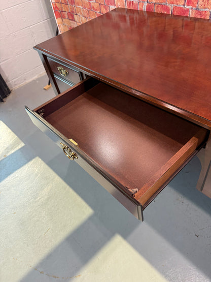 Bombay Desk