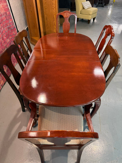 Dining Table & 6 Chairs