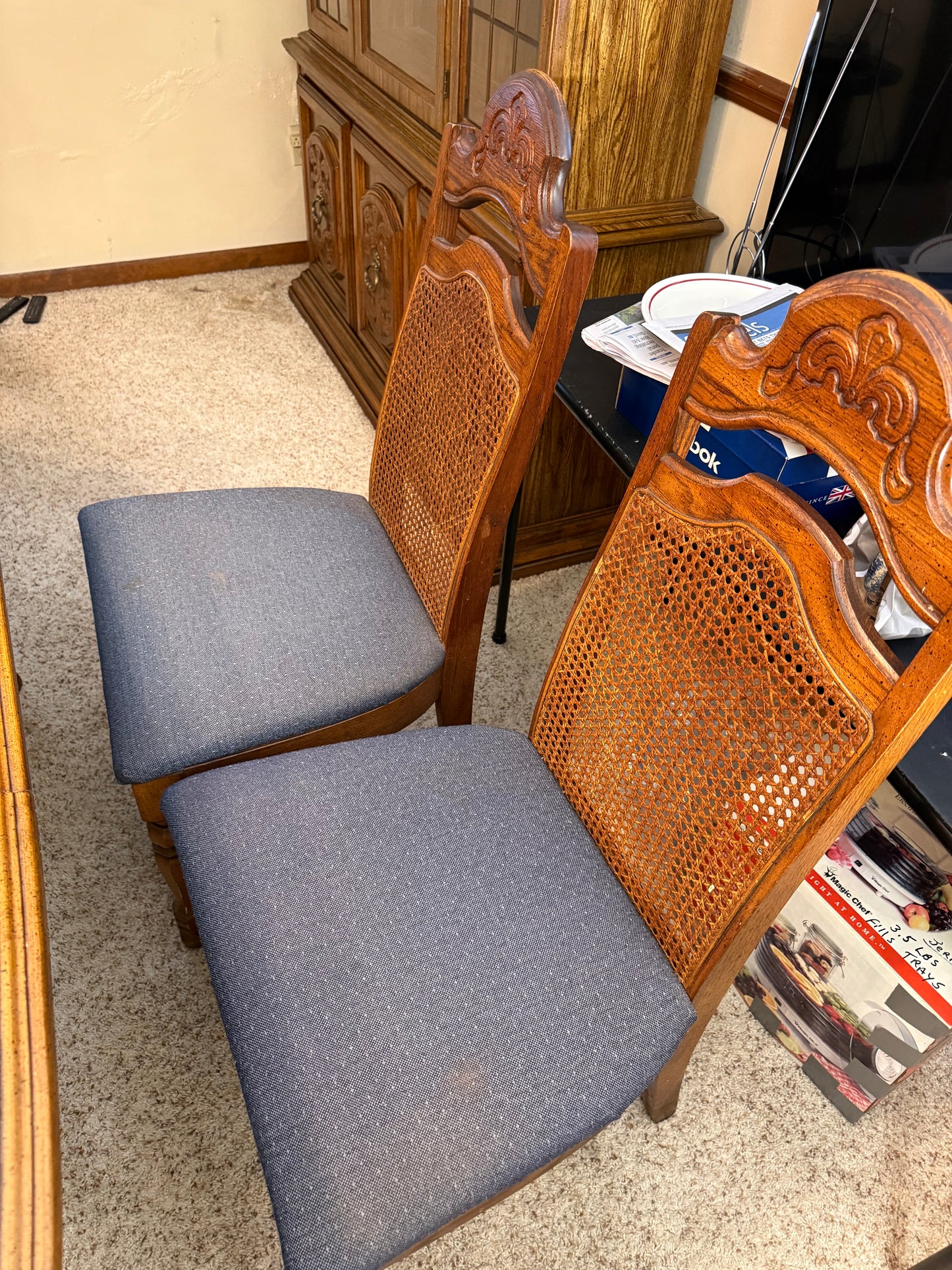 Table & 6 Chairs