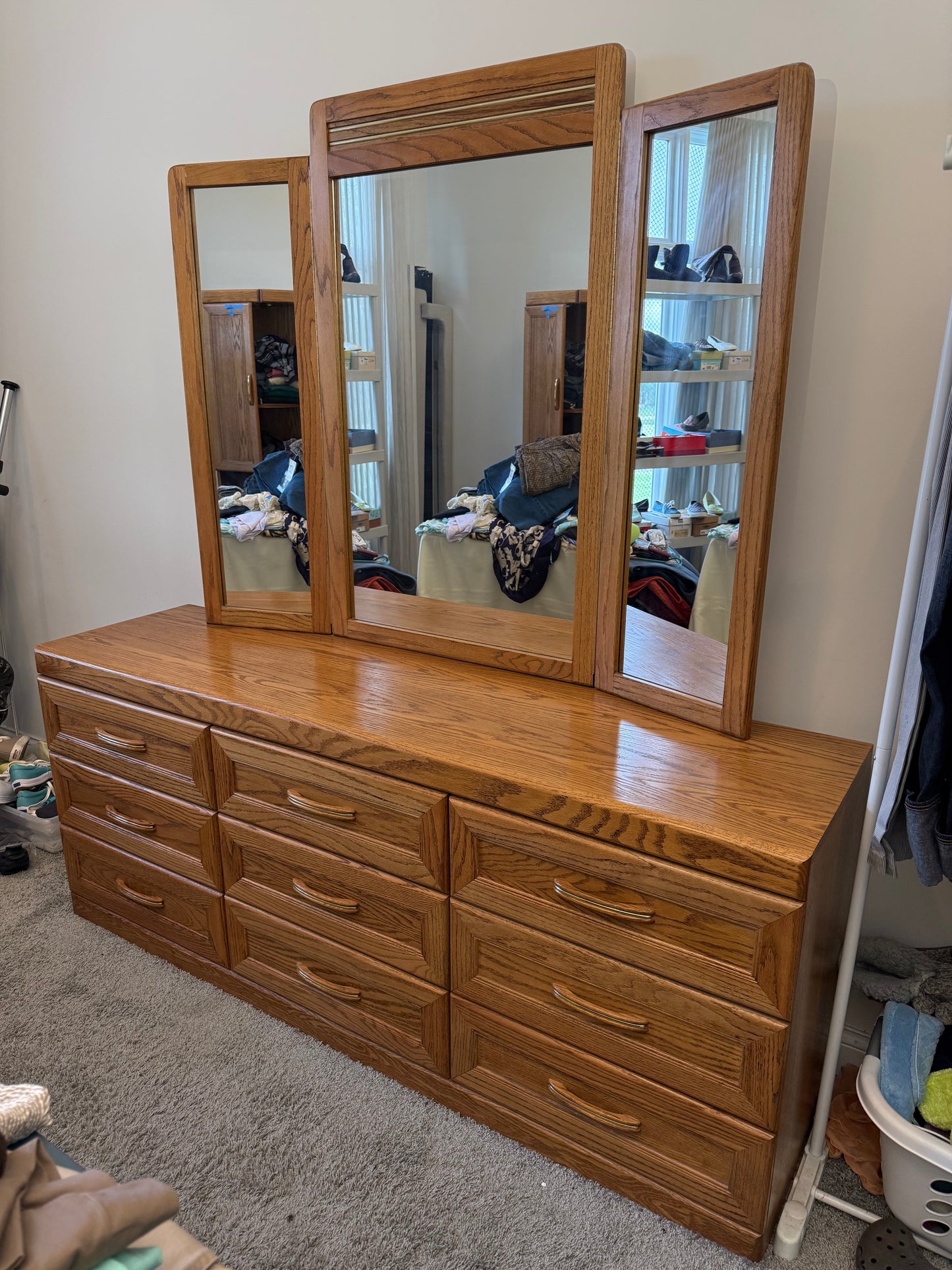Dresser w/ Folding Mirror