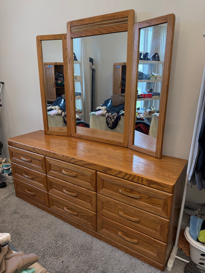 Dresser w/ Folding Mirror