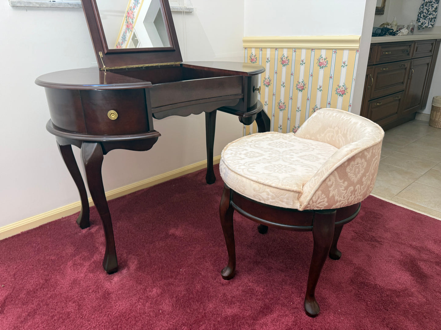Vanity With Mirror & Stool