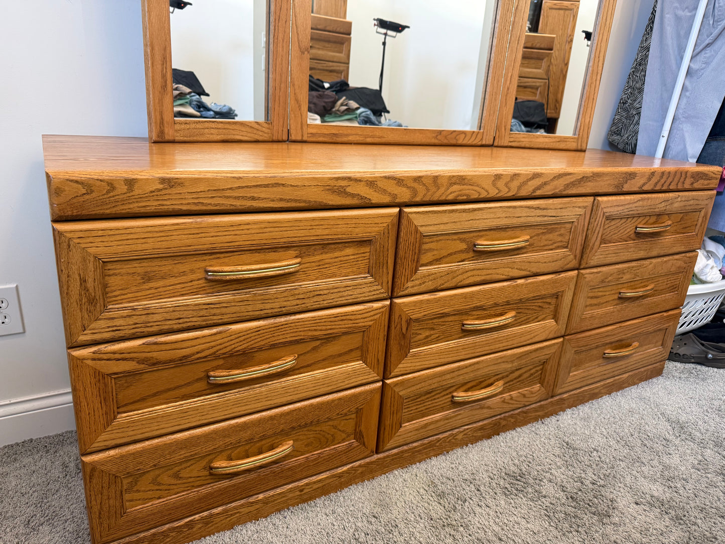 Dresser w/ Folding Mirror