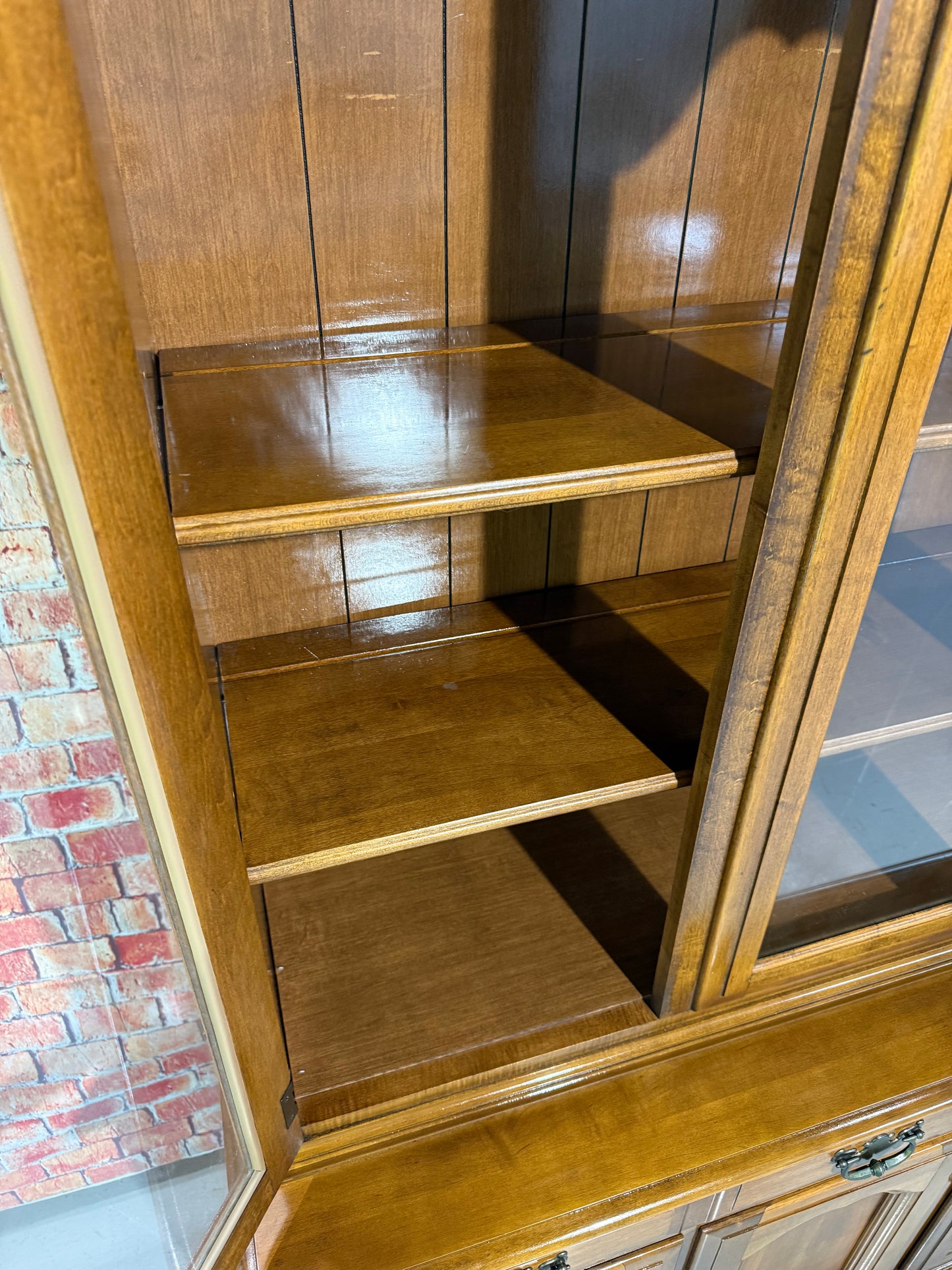 Hutch / China Cabinet