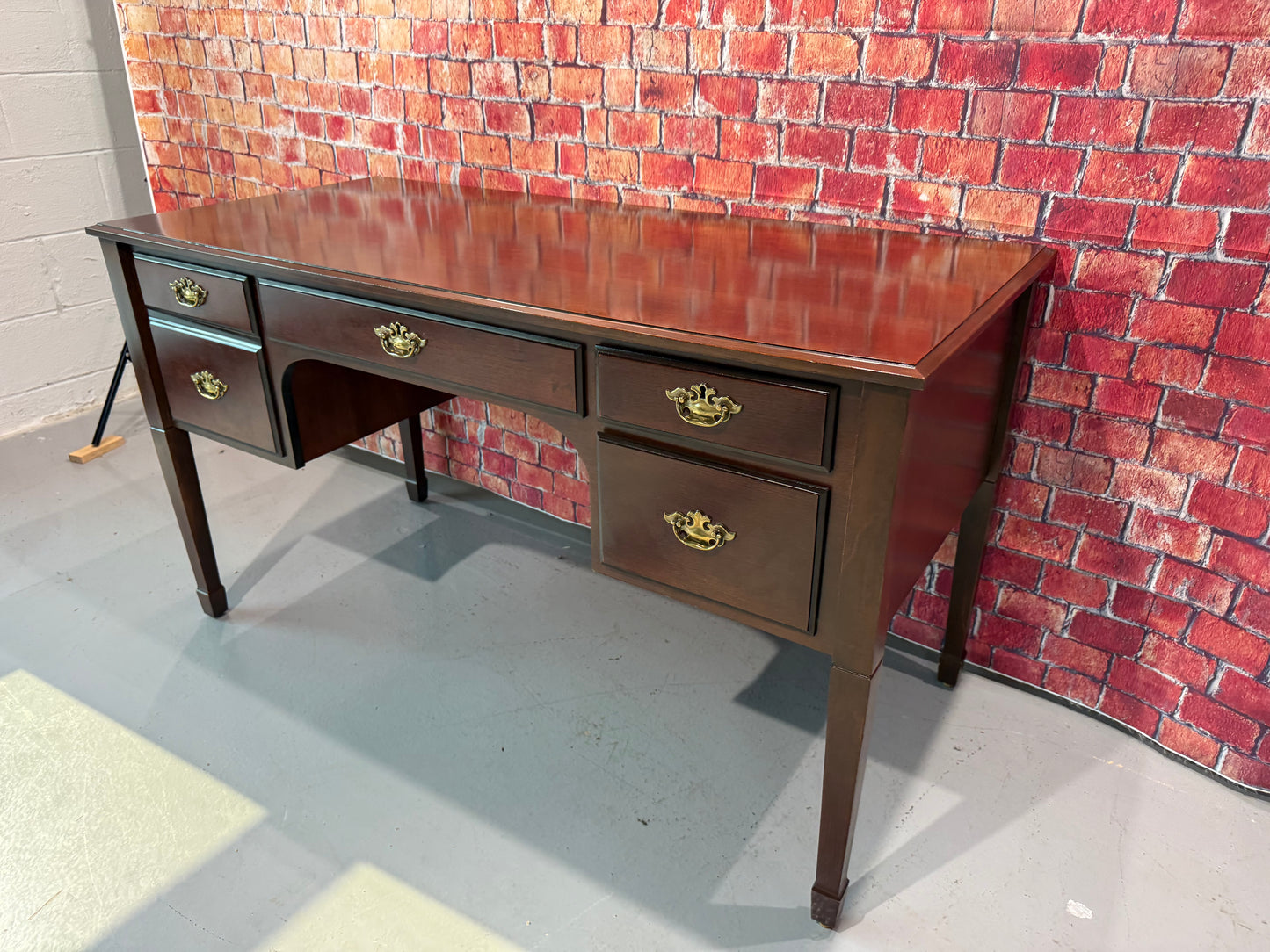 Bombay Desk