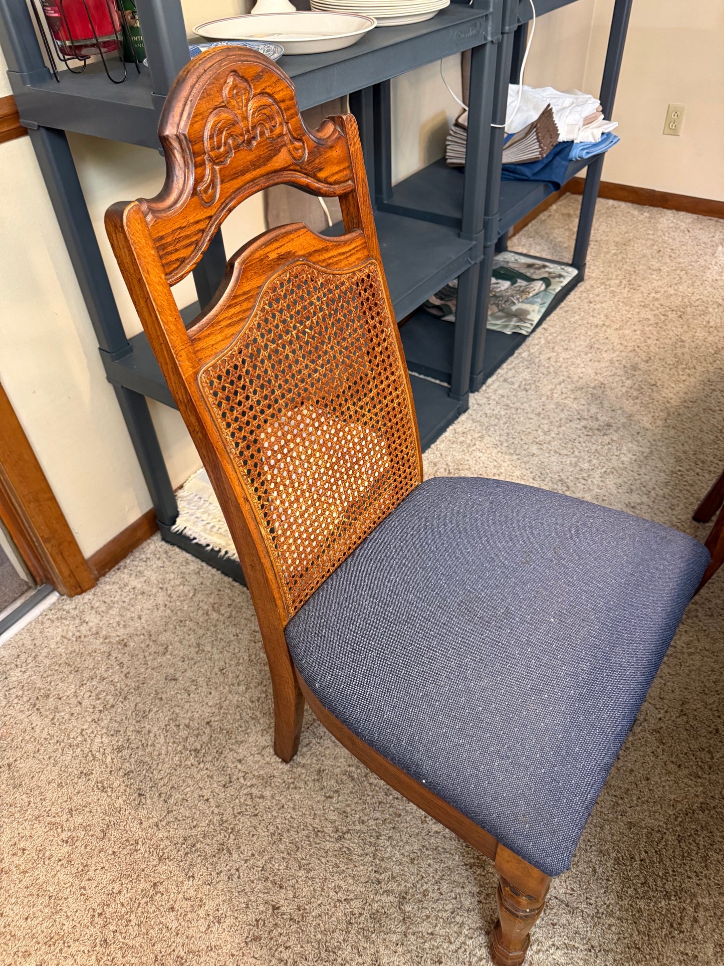Table & 6 Chairs