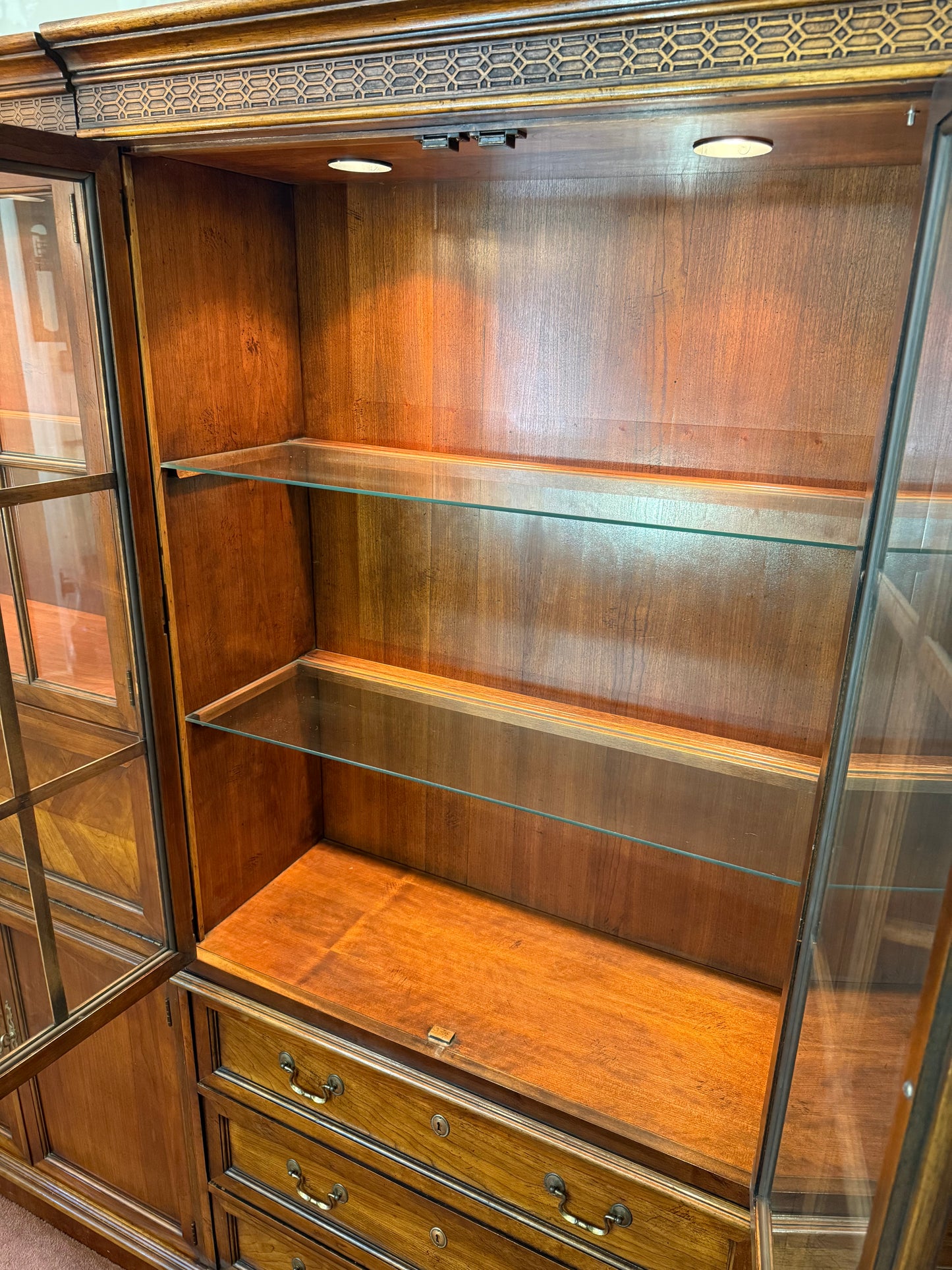 China Cabinet / Bookcase