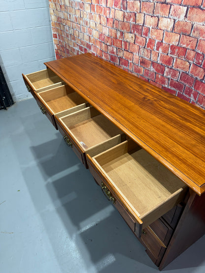 Dresser w/ 10 Drawers