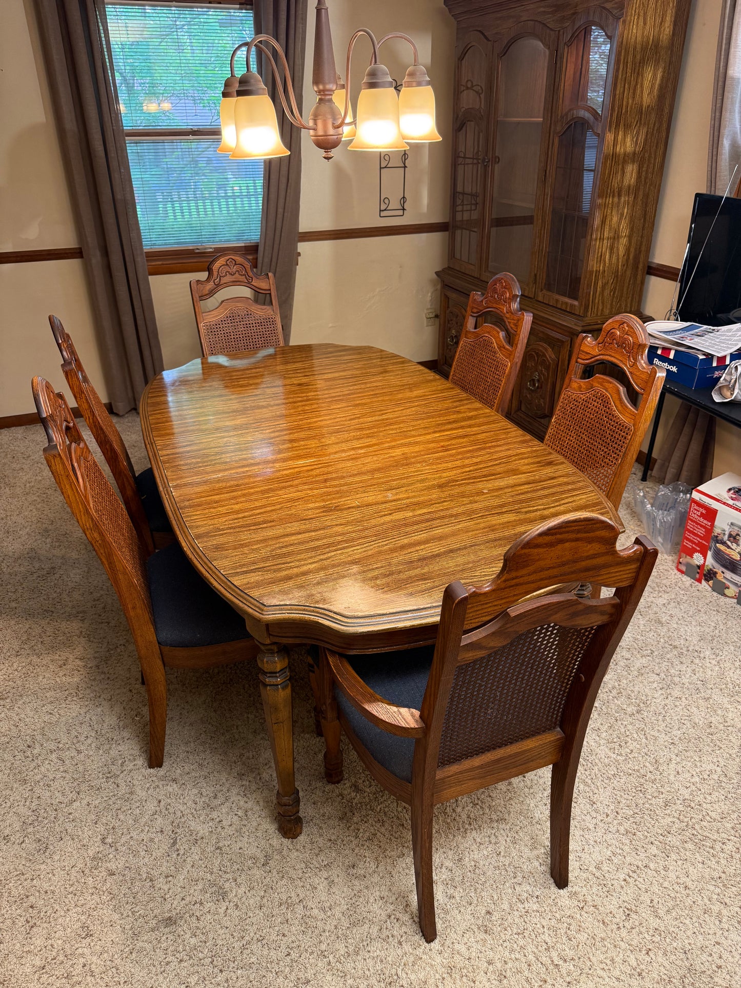 Table & 6 Chairs