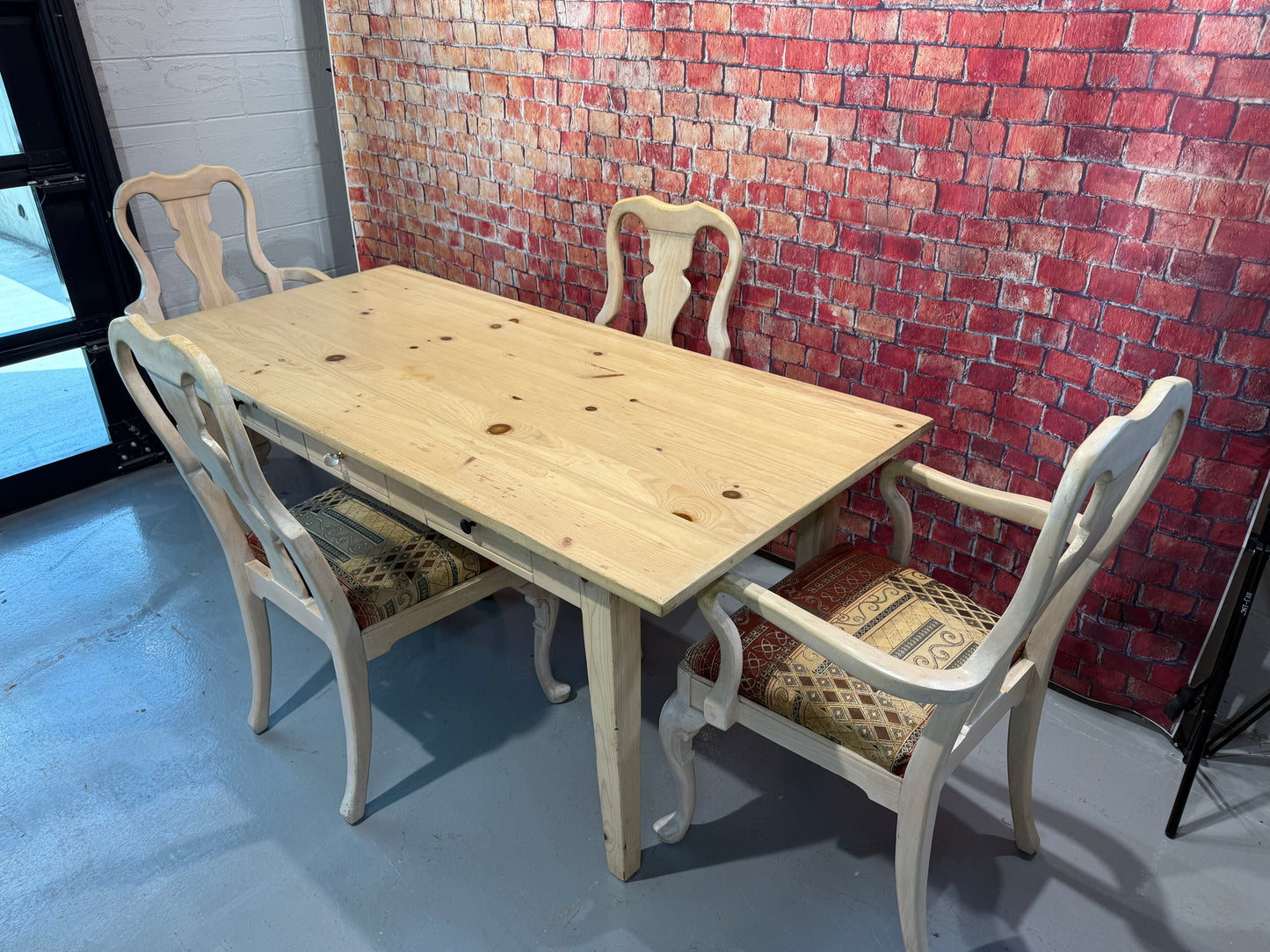 Pottery Barn Dining Table & 4 Chairs