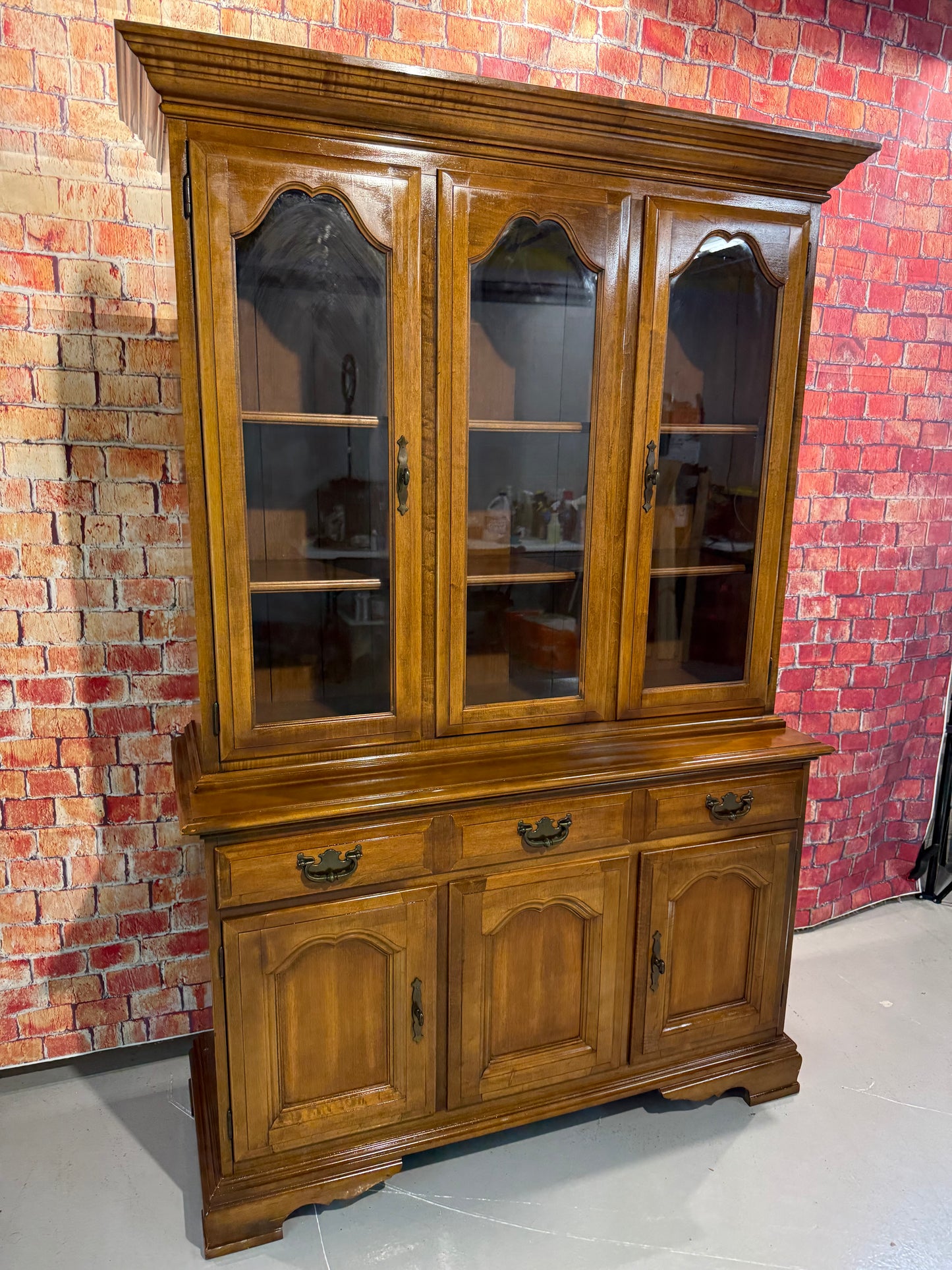 Hutch / China Cabinet