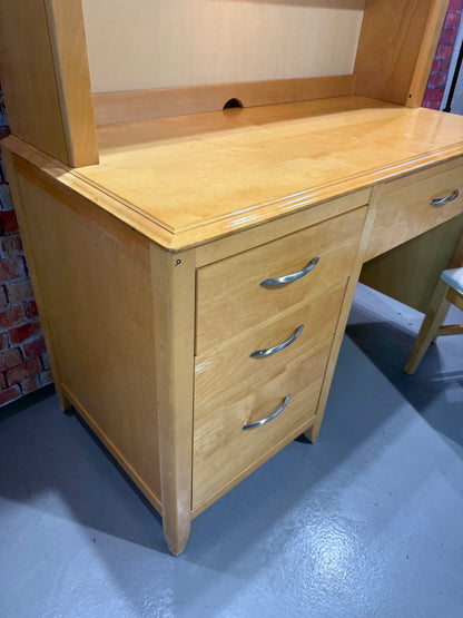 Desk w/ Hutch & Chair