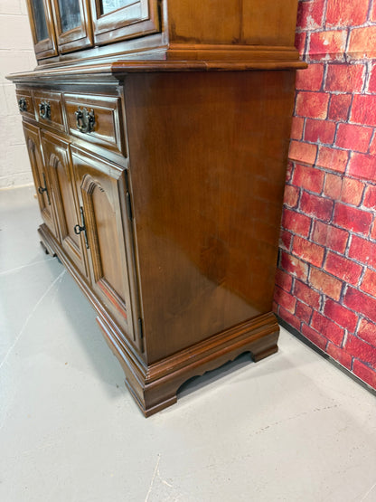 Hutch / China Cabinet