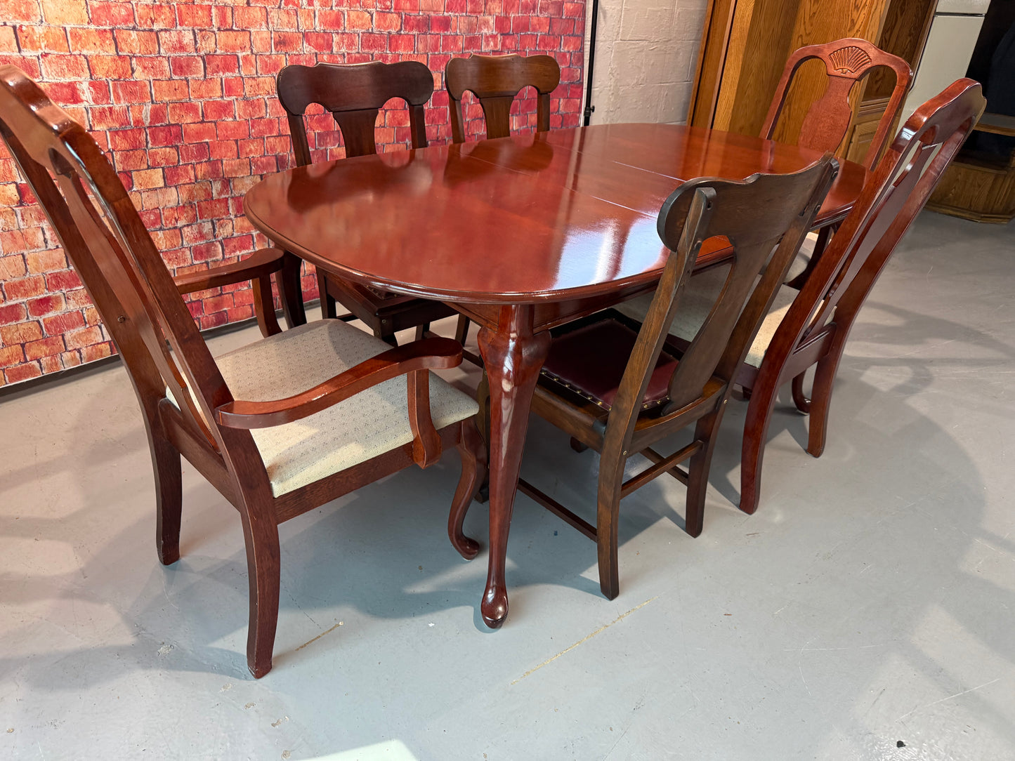 Dining Table & 6 Chairs