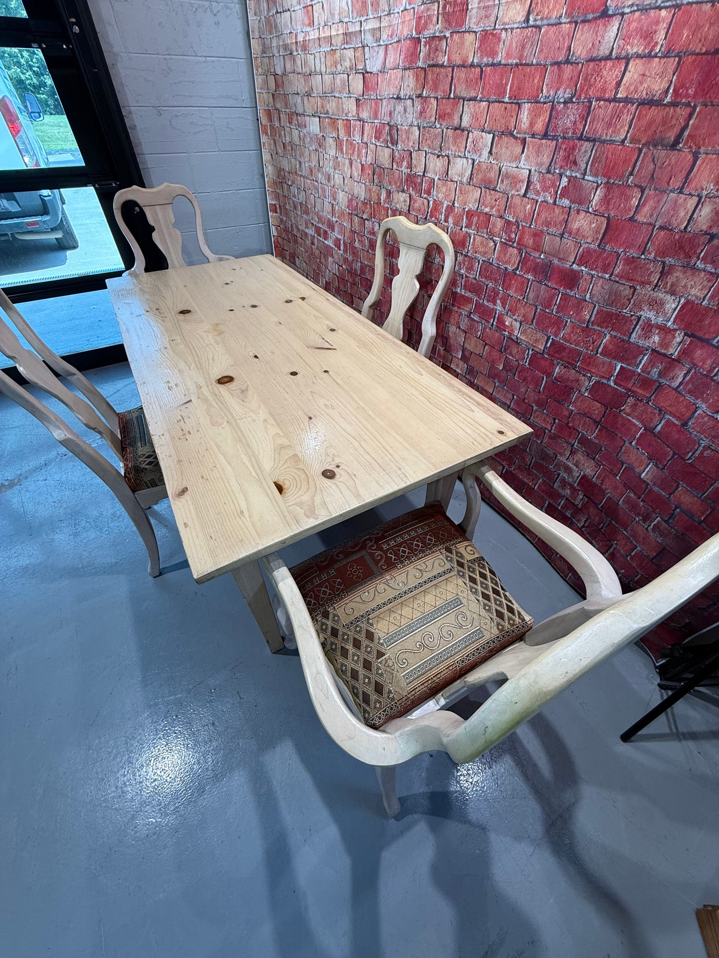 Pottery Barn Dining Table & 4 Chairs