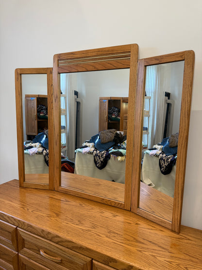 Dresser w/ Folding Mirror