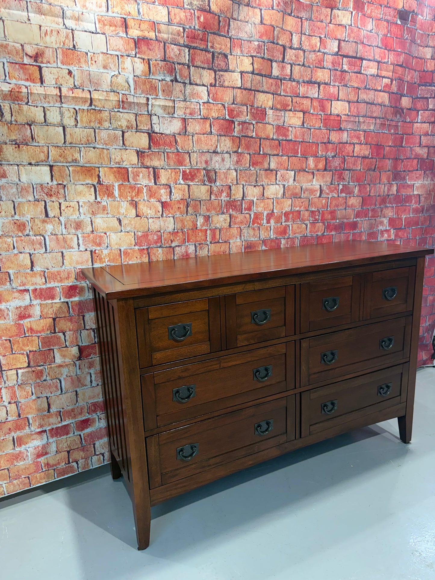 Dresser w/ 6 Drawers