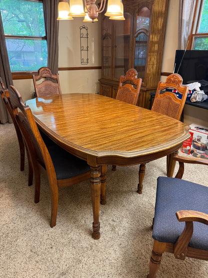 Table & 6 Chairs