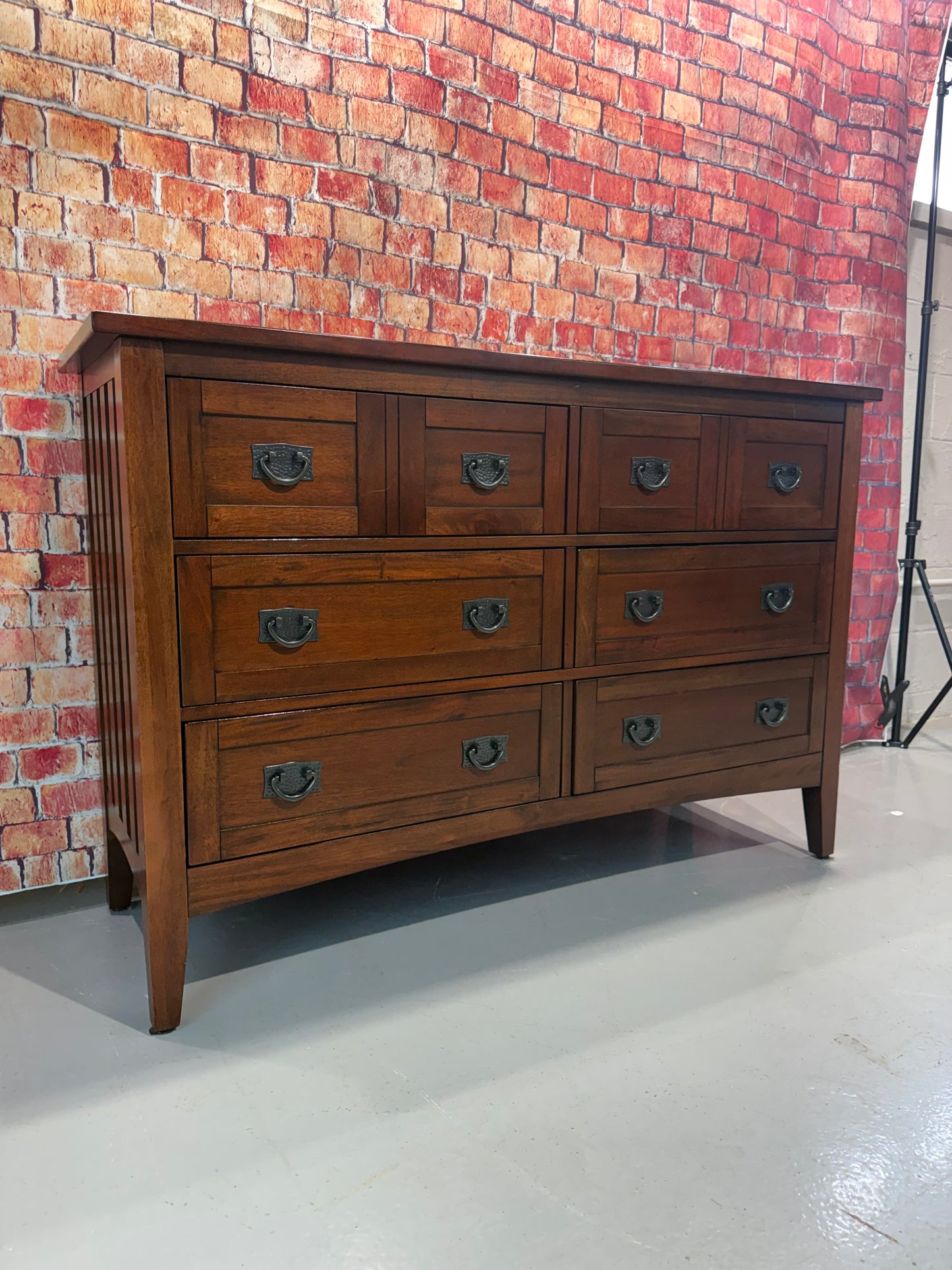 Dresser w/ 6 Drawers