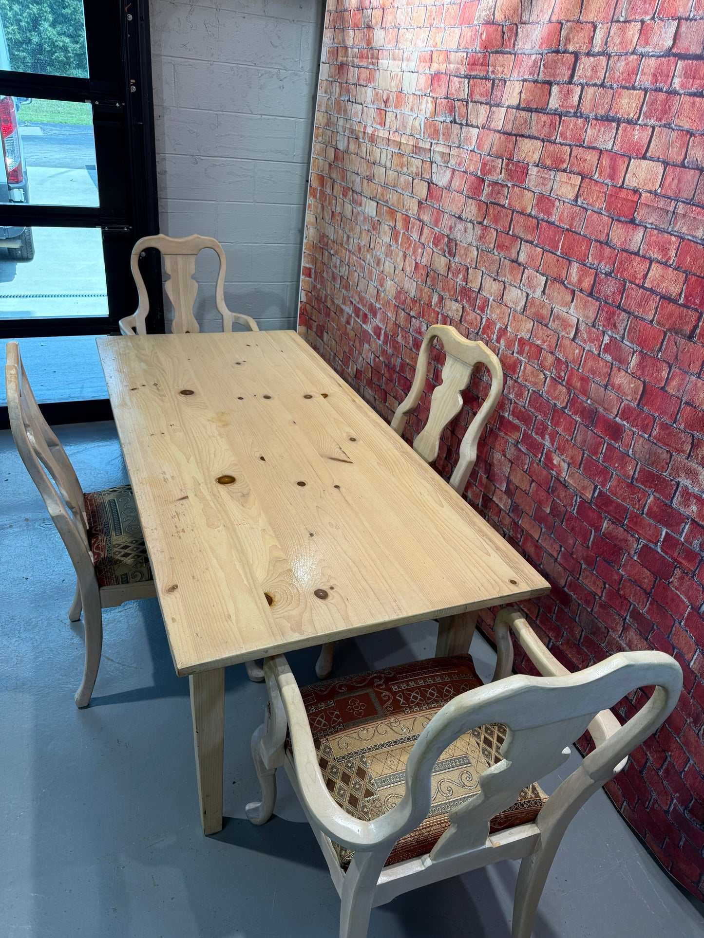 Pottery Barn Dining Table & 4 Chairs