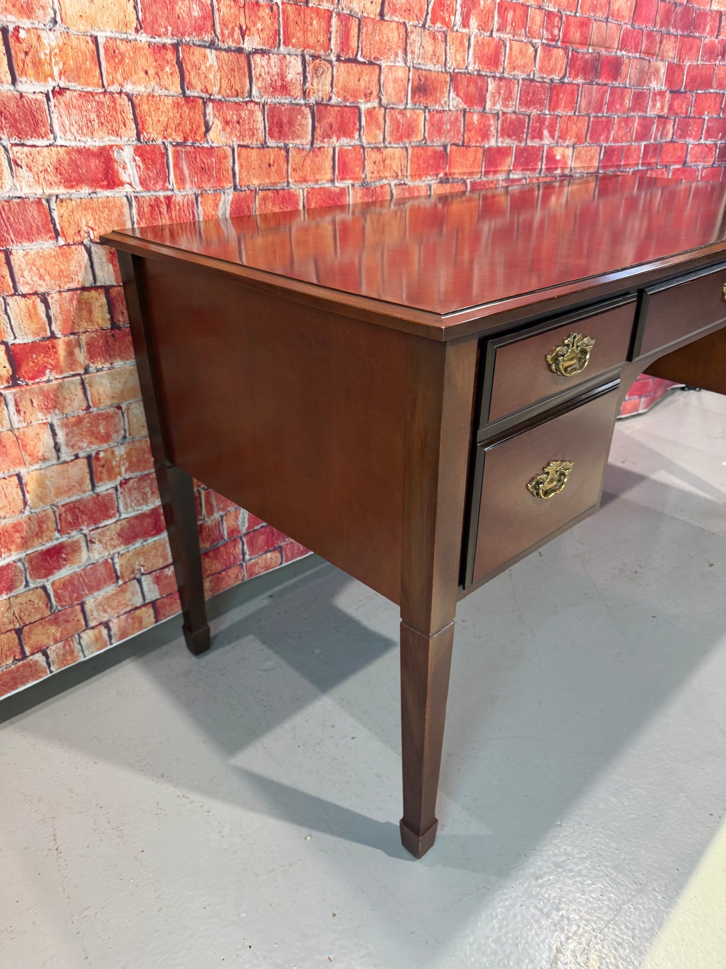 Bombay Desk