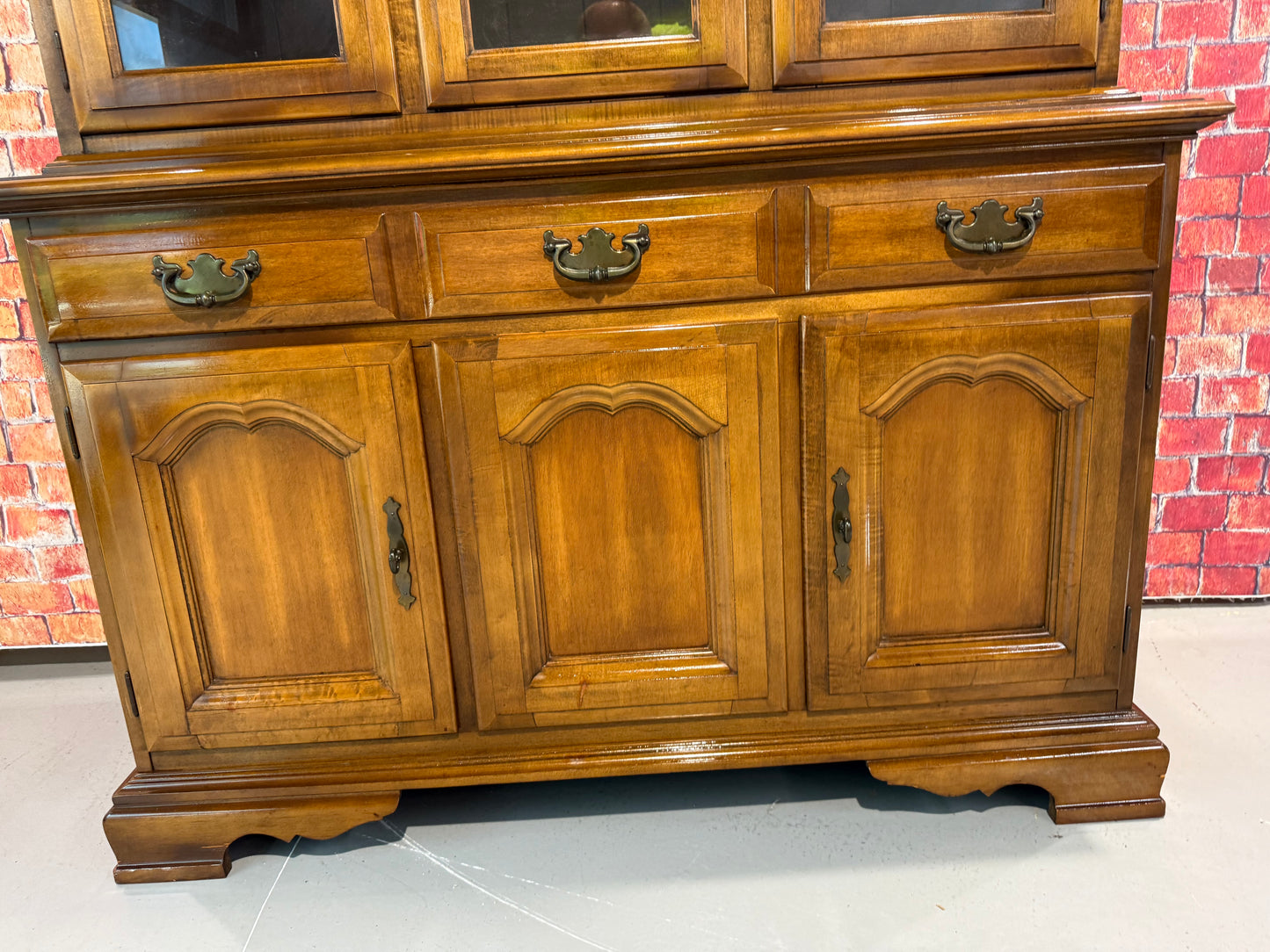 Hutch / China Cabinet