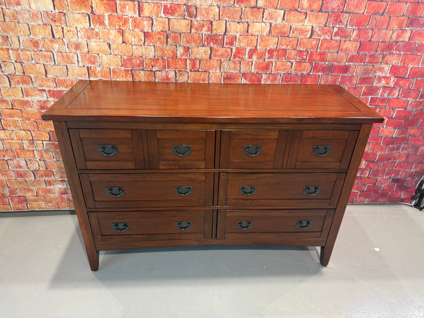 Dresser w/ 6 Drawers