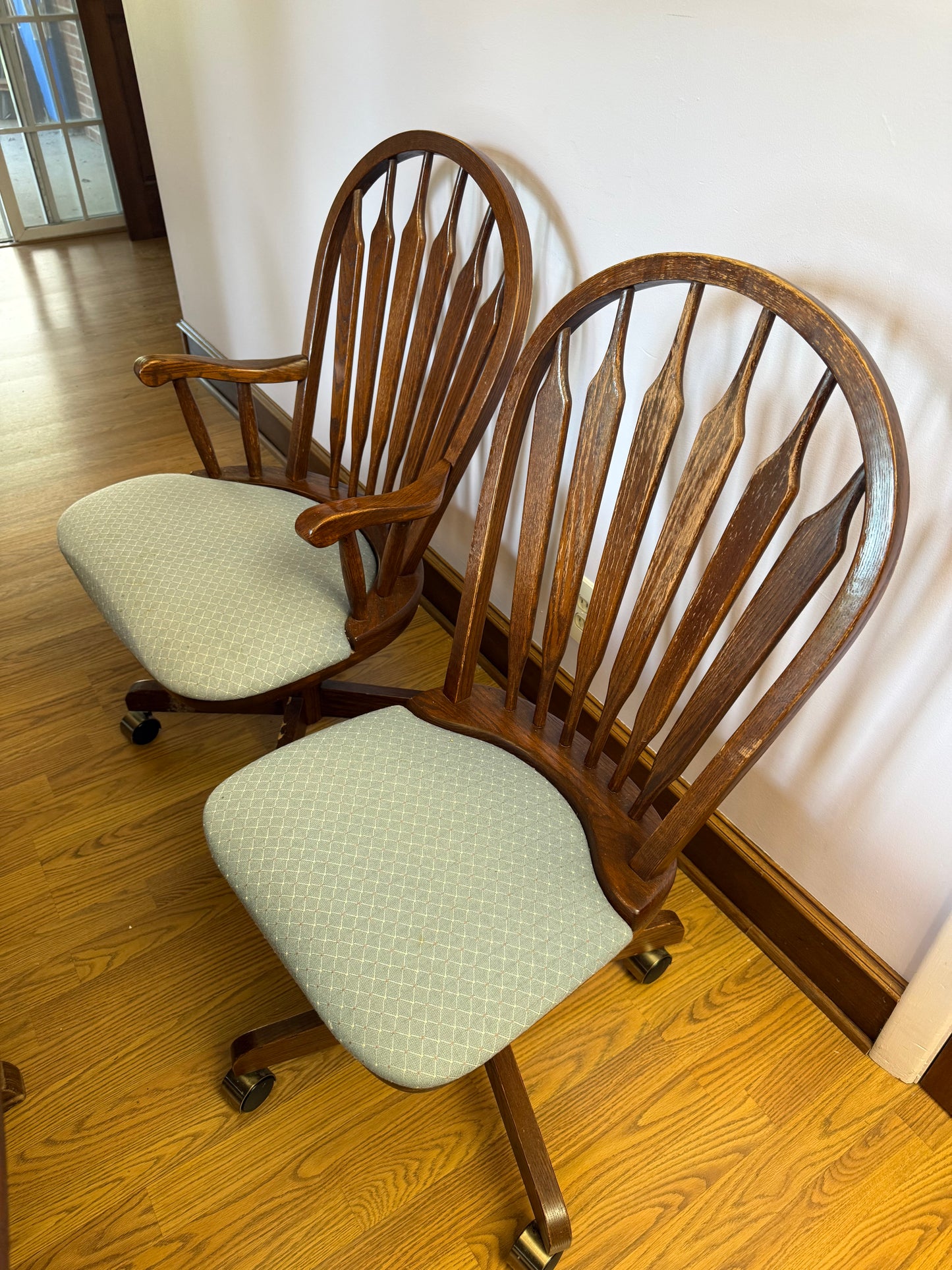 Dining Table & 6 Chairs w/ Wheels