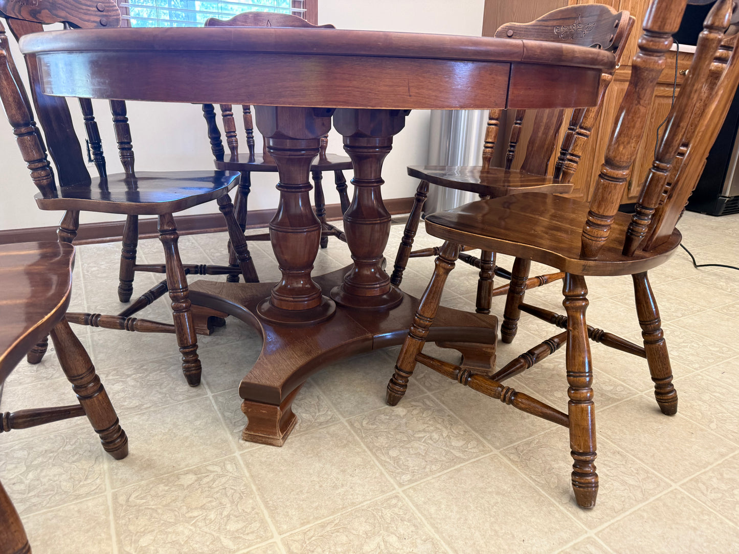 Dining Table & 5 Chairs