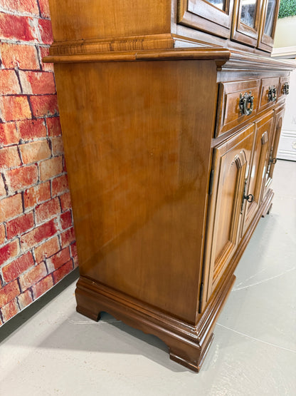 Hutch / China Cabinet