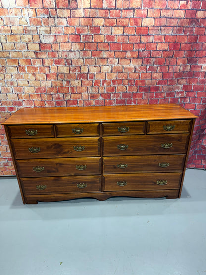 Dresser w/ 10 Drawers