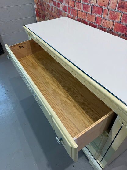 Lea Dresser