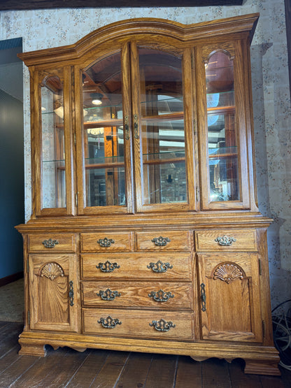Broyhill China Cabinet (Large)