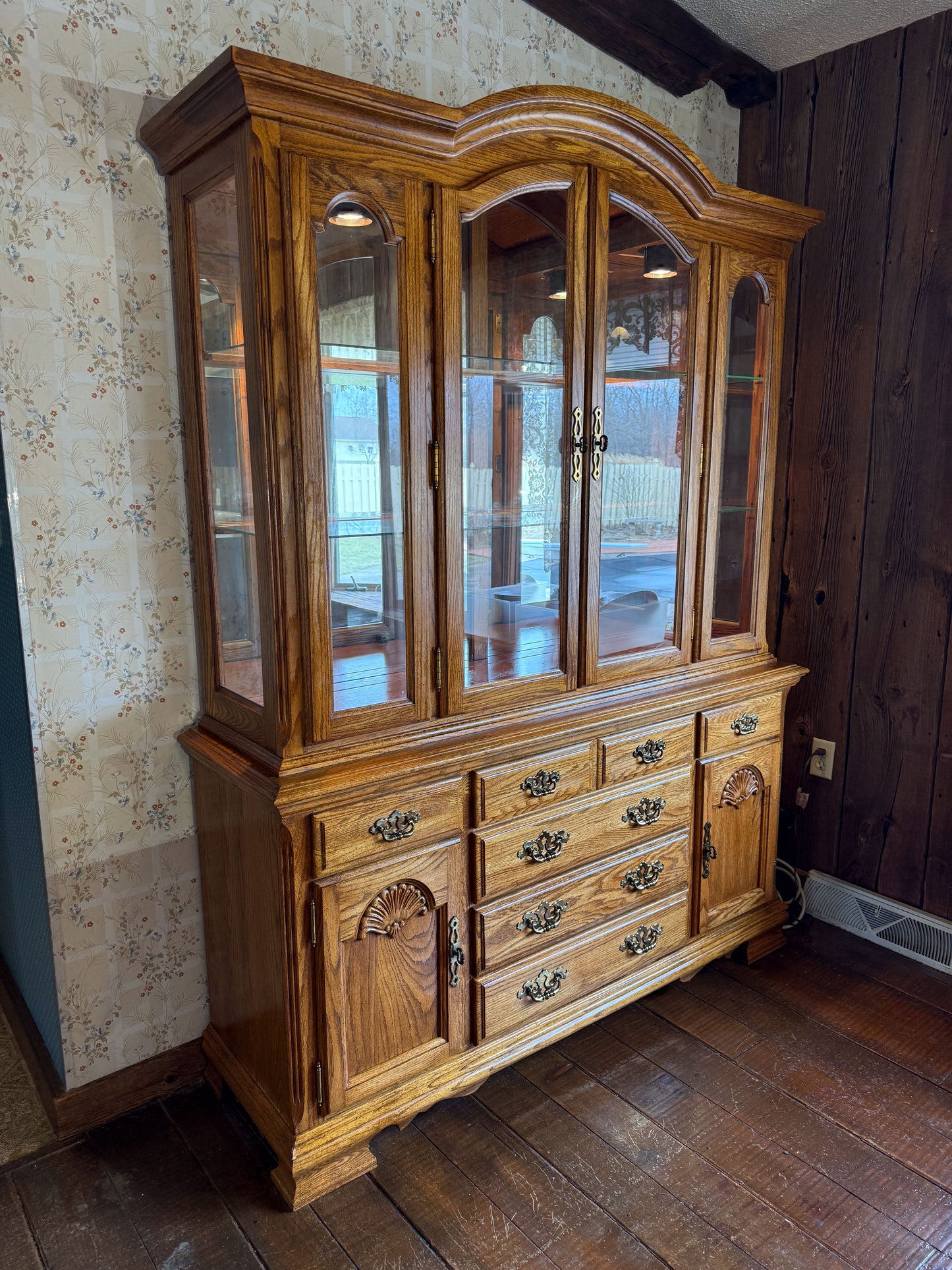 Broyhill China Cabinet (Large)