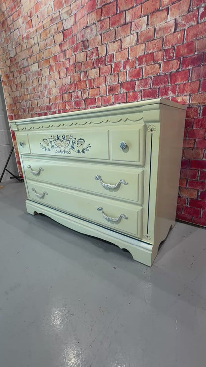 Lea Dresser