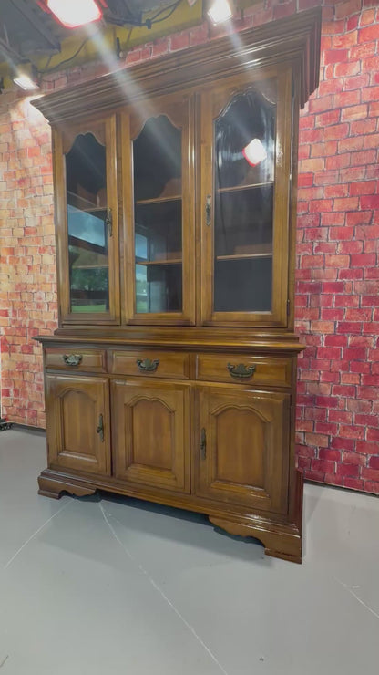 Hutch / China Cabinet