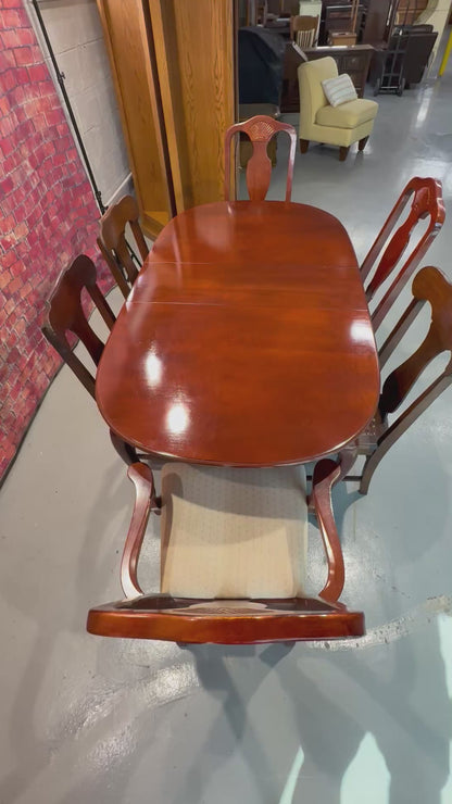 Dining Table & 6 Chairs